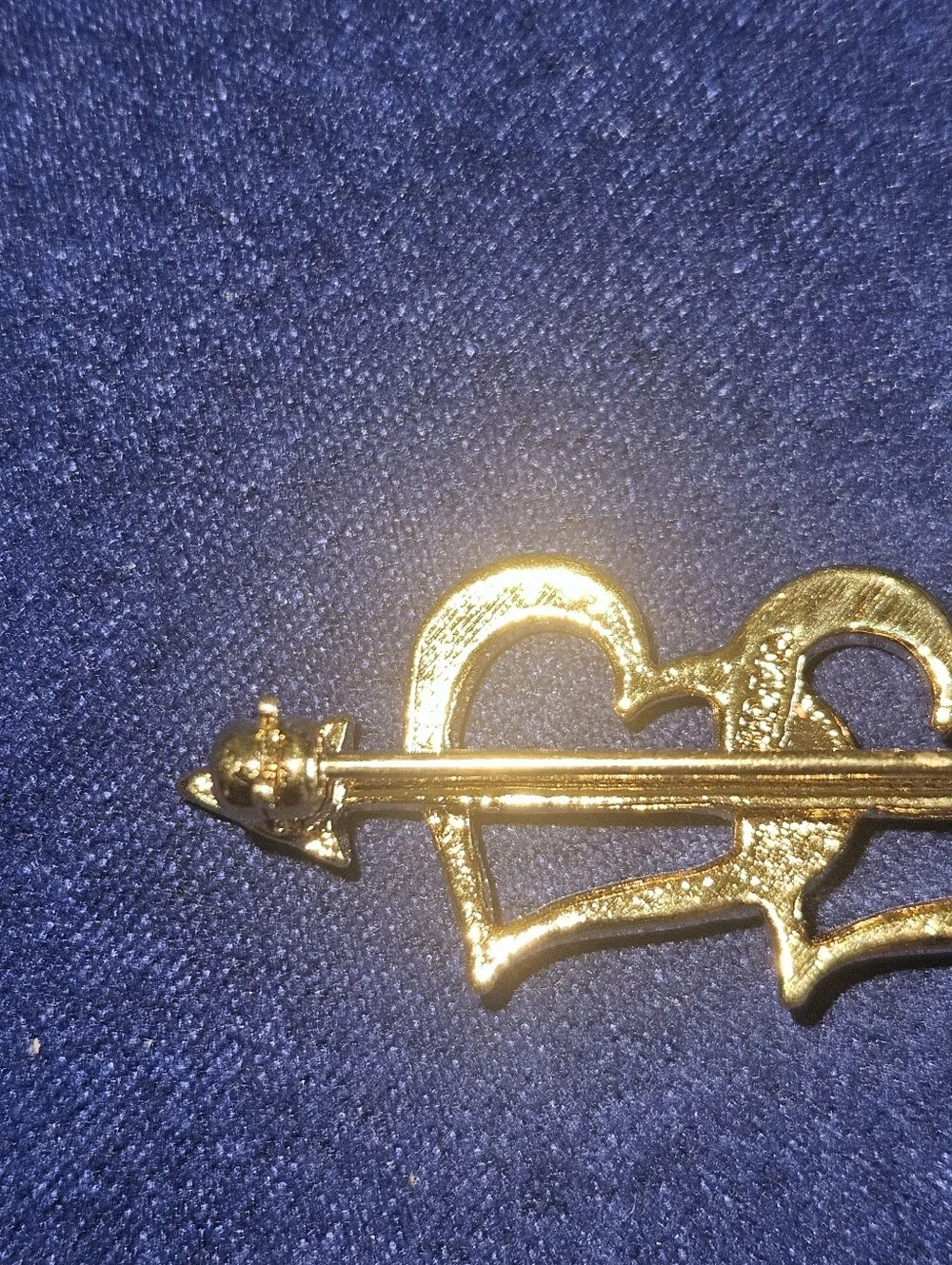 AVON Triple Heart Brooch Goldtone Hearts With  Crystal Accents Arrow Vintage